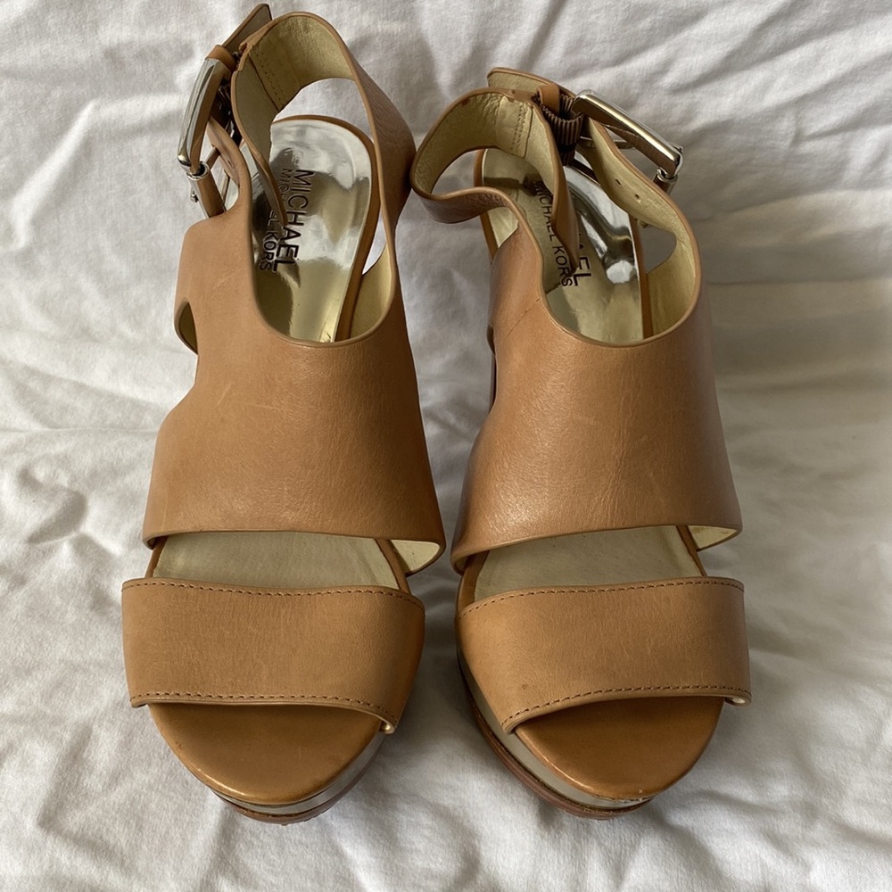 Michael Kors Tan Platform Pumps Size 8 - Picture 2 of 9